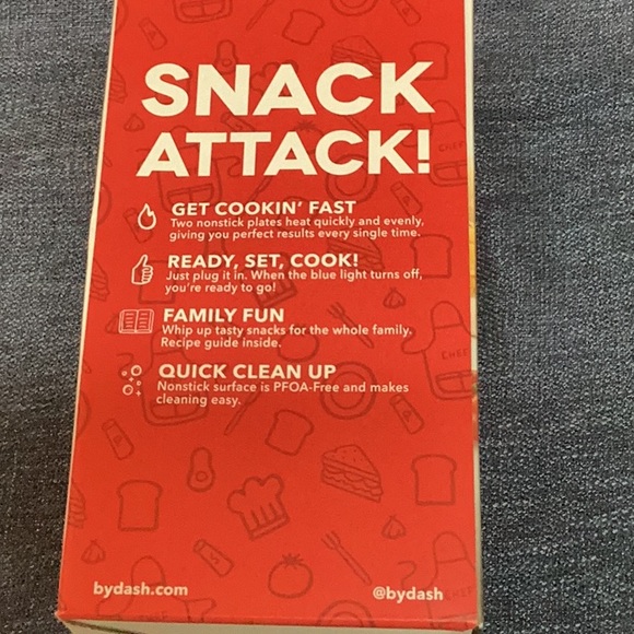 Dash Pocket Sandwich Maker. - red - new - opened box for picture - Picture 4 of 5